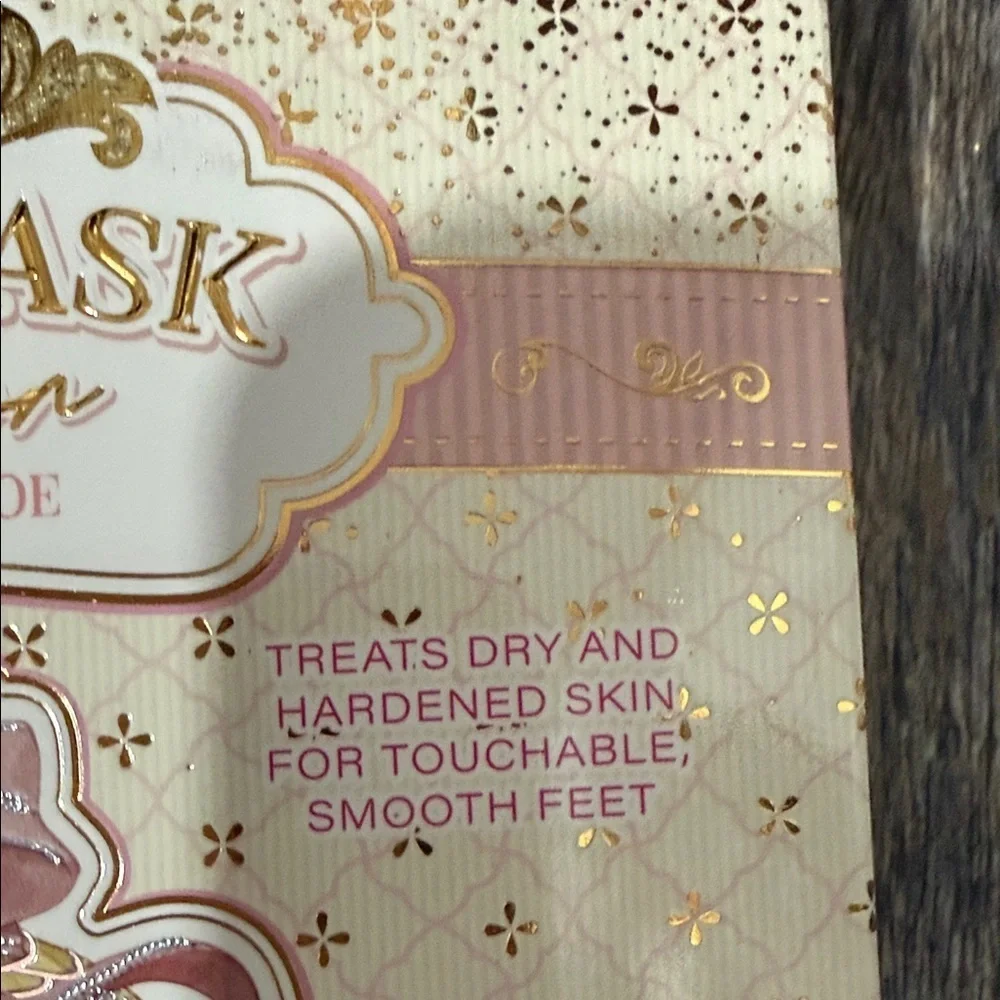 Foot mask and manicure set